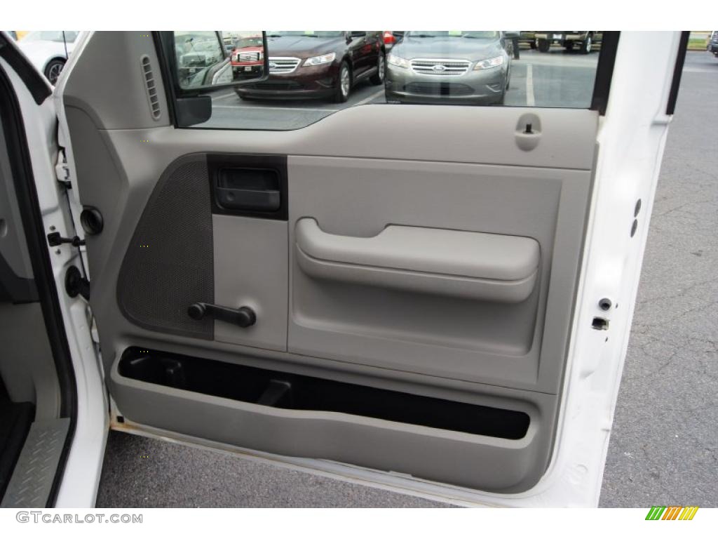 2005 F150 XL SuperCab - Oxford White / Medium Flint Grey photo #13