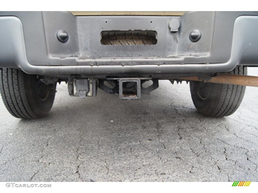 2005 F150 XL SuperCab - Oxford White / Medium Flint Grey photo #18