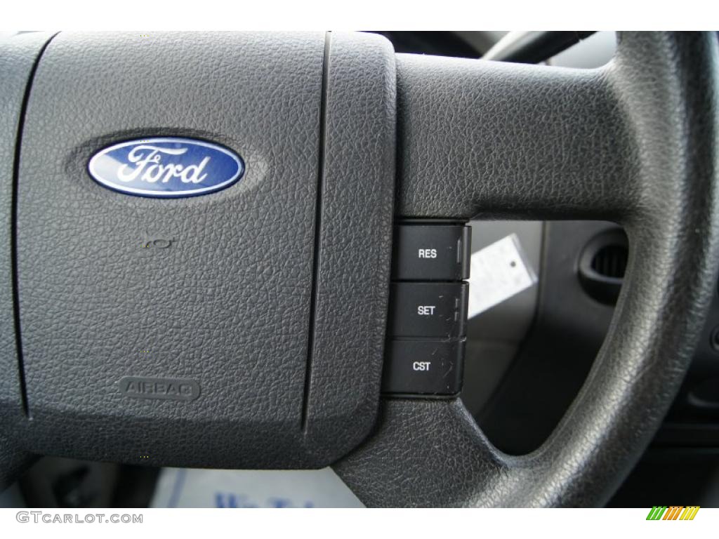 2005 F150 XL SuperCab - Oxford White / Medium Flint Grey photo #25