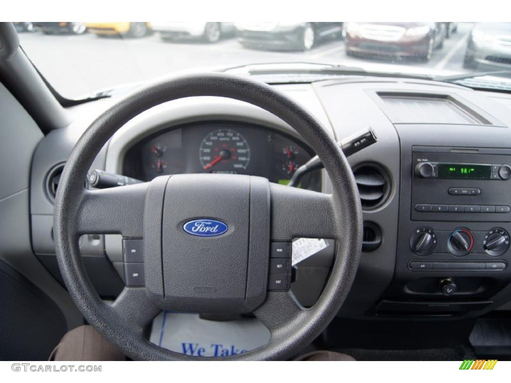 2005 F150 XL SuperCab - Oxford White / Medium Flint Grey photo #26