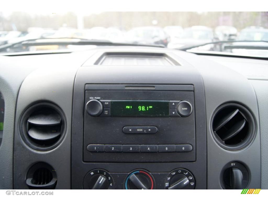 2005 F150 XL SuperCab - Oxford White / Medium Flint Grey photo #27