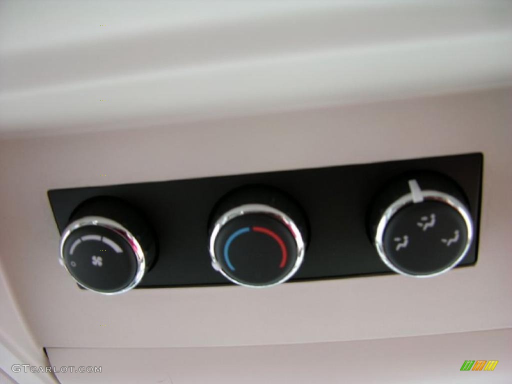 2008 Chrysler Town & Country Touring Controls Photo #47343977