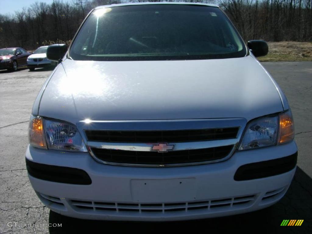 2002 Venture  - Bright White / Medium Gray photo #2