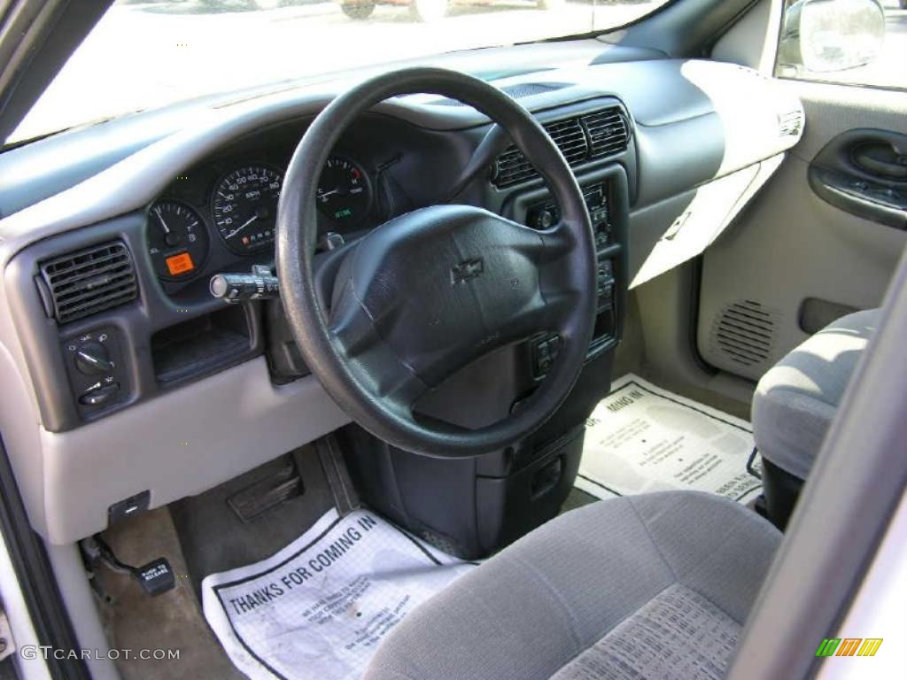 2002 Venture  - Bright White / Medium Gray photo #10