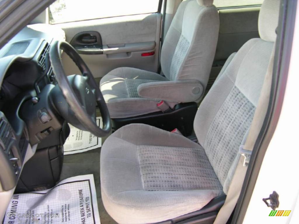 2002 Venture  - Bright White / Medium Gray photo #11