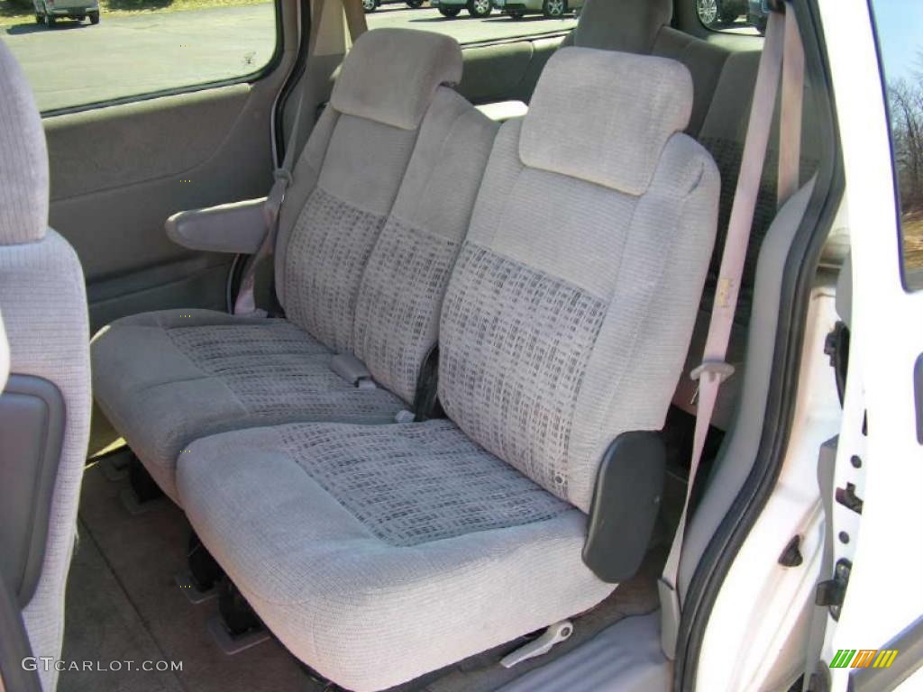 2002 Venture  - Bright White / Medium Gray photo #12