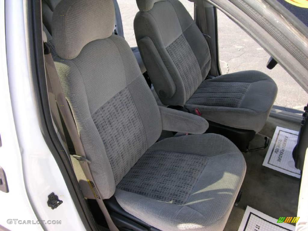 2002 Venture  - Bright White / Medium Gray photo #15