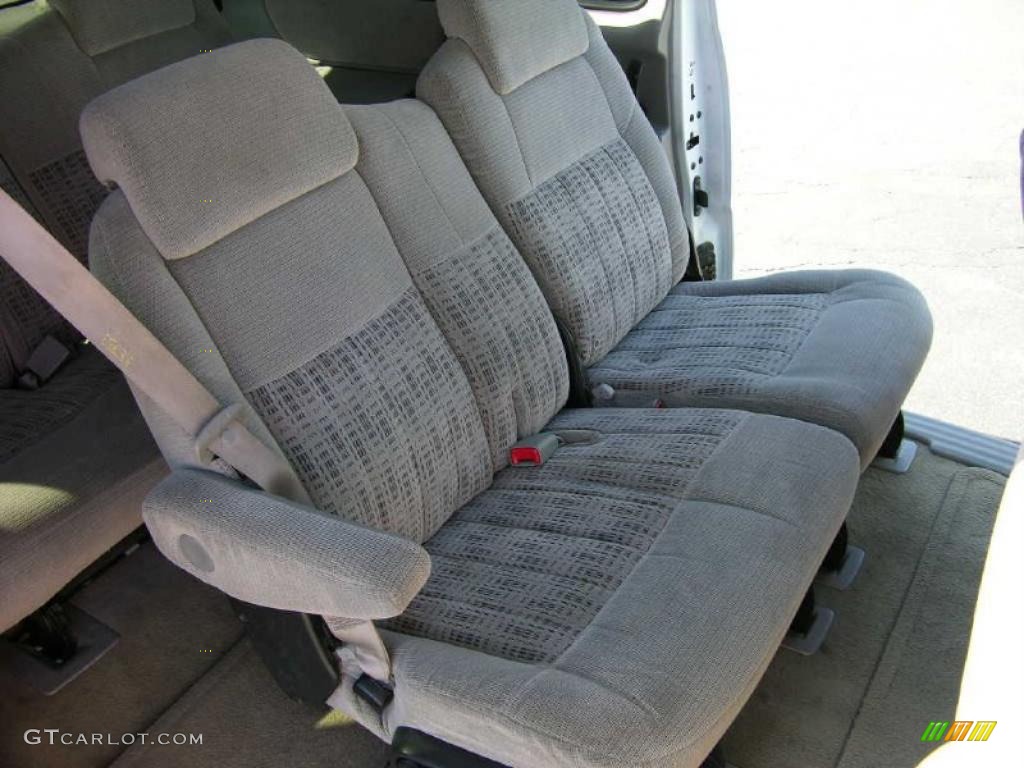 2002 Venture  - Bright White / Medium Gray photo #16