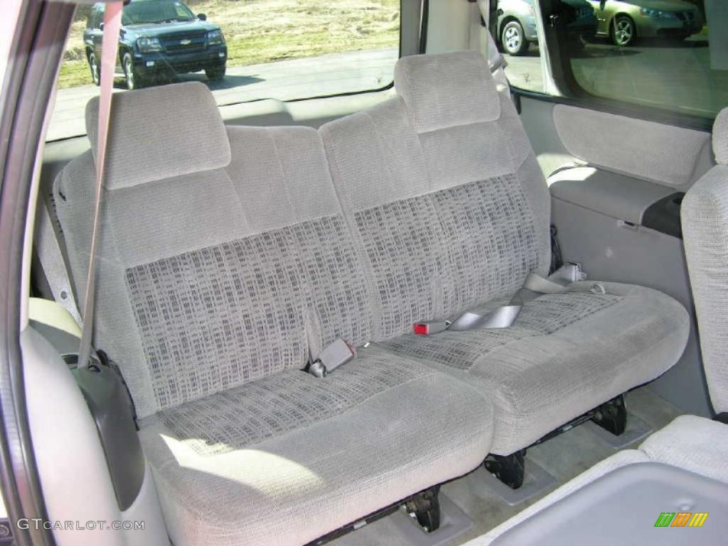 2002 Venture  - Bright White / Medium Gray photo #17
