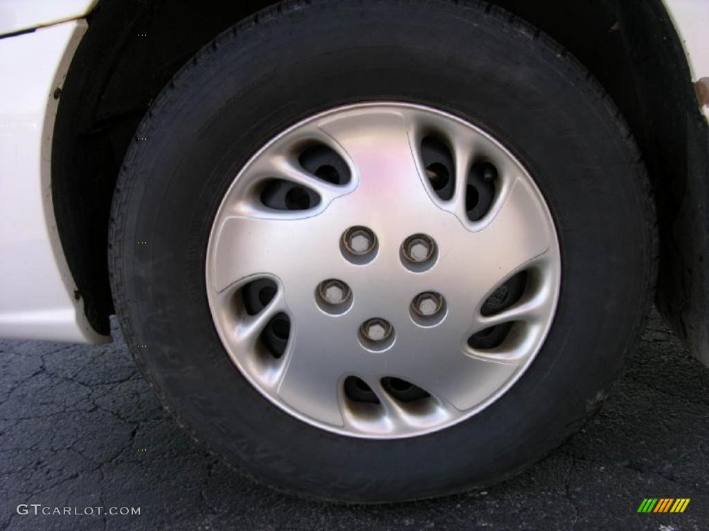 2002 Venture  - Bright White / Medium Gray photo #26