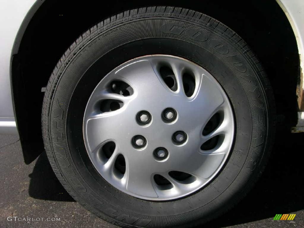 2002 Venture  - Bright White / Medium Gray photo #28