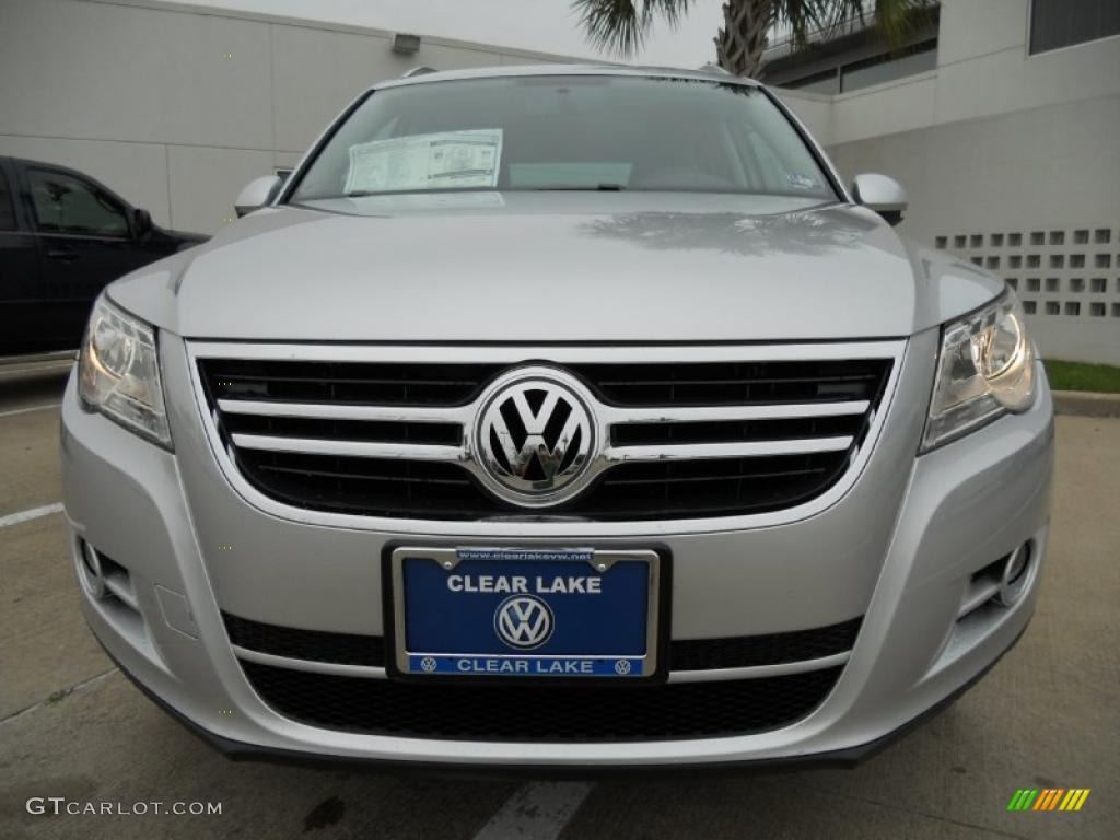 2011 Tiguan SE - Reflex Silver Metallic / Charcoal photo #2