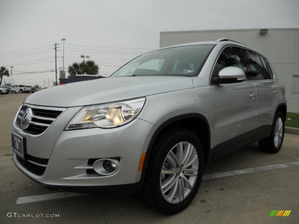 2011 Tiguan SE - Reflex Silver Metallic / Charcoal photo #3