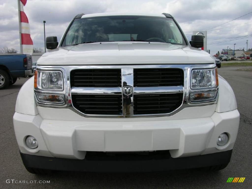 2010 Nitro SE 4x4 - Stone White / Khaki photo #2