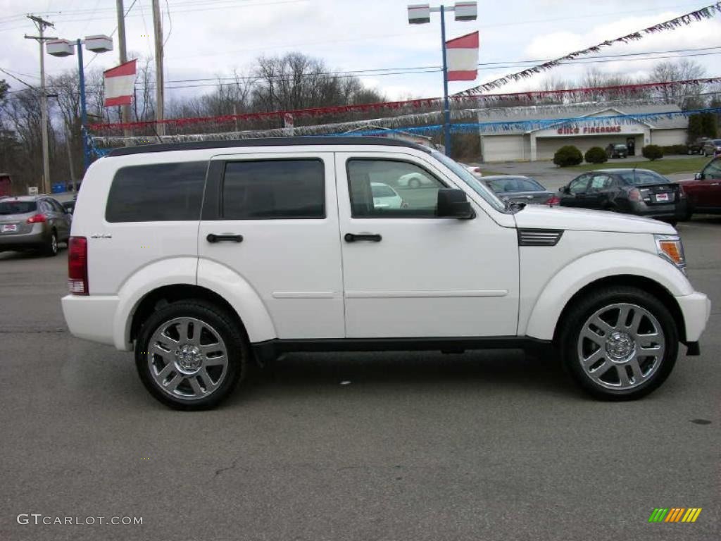 2010 Nitro SE 4x4 - Stone White / Khaki photo #4