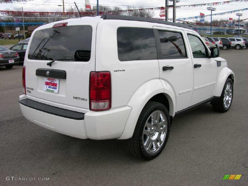 2010 Nitro SE 4x4 - Stone White / Khaki photo #5
