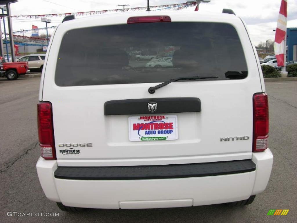 2010 Nitro SE 4x4 - Stone White / Khaki photo #6