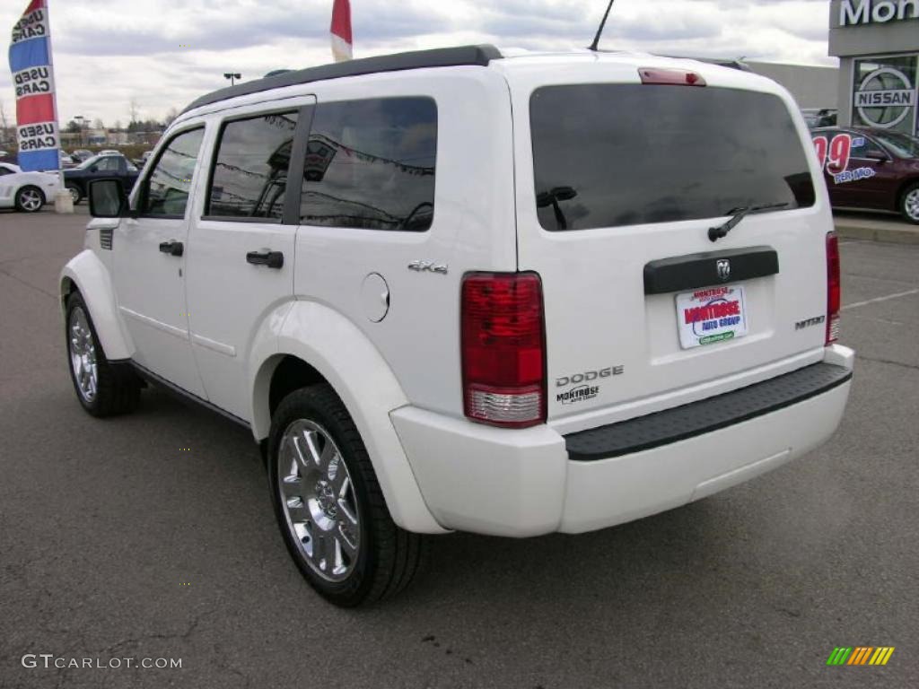 2010 Nitro SE 4x4 - Stone White / Khaki photo #7