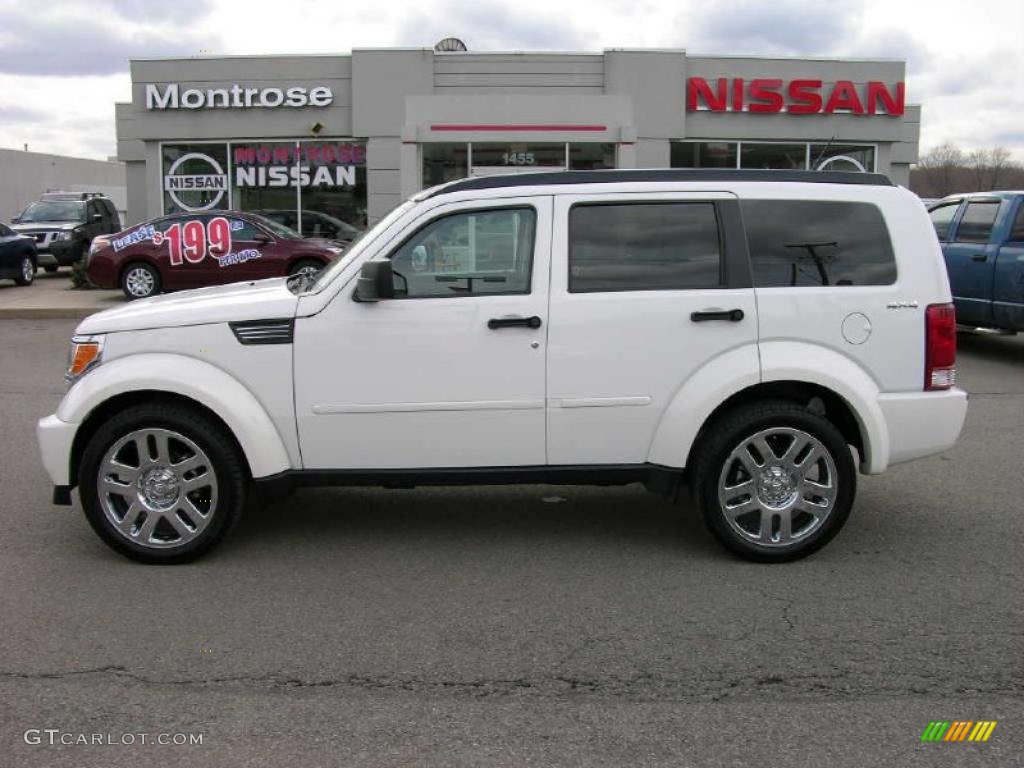 2010 Nitro SE 4x4 - Stone White / Khaki photo #8