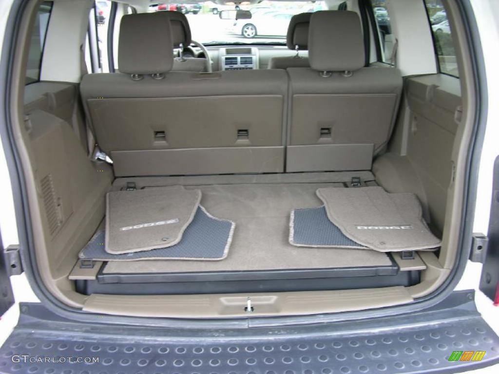 2010 Nitro SE 4x4 - Stone White / Khaki photo #14