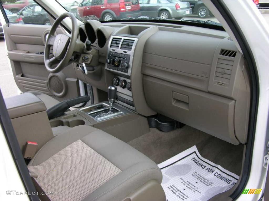 2010 Nitro SE 4x4 - Stone White / Khaki photo #16