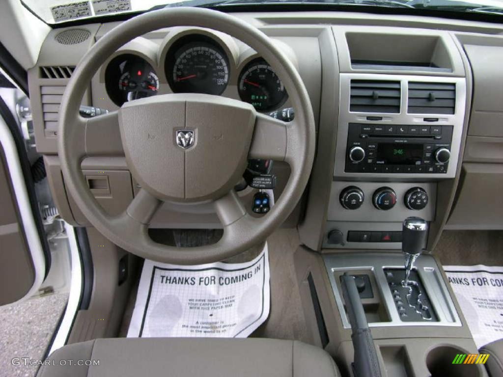 2010 Nitro SE 4x4 - Stone White / Khaki photo #21