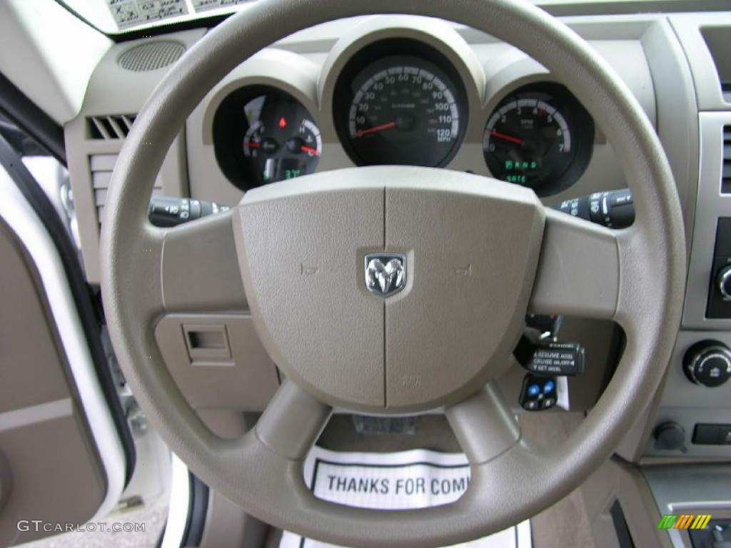 2010 Nitro SE 4x4 - Stone White / Khaki photo #22