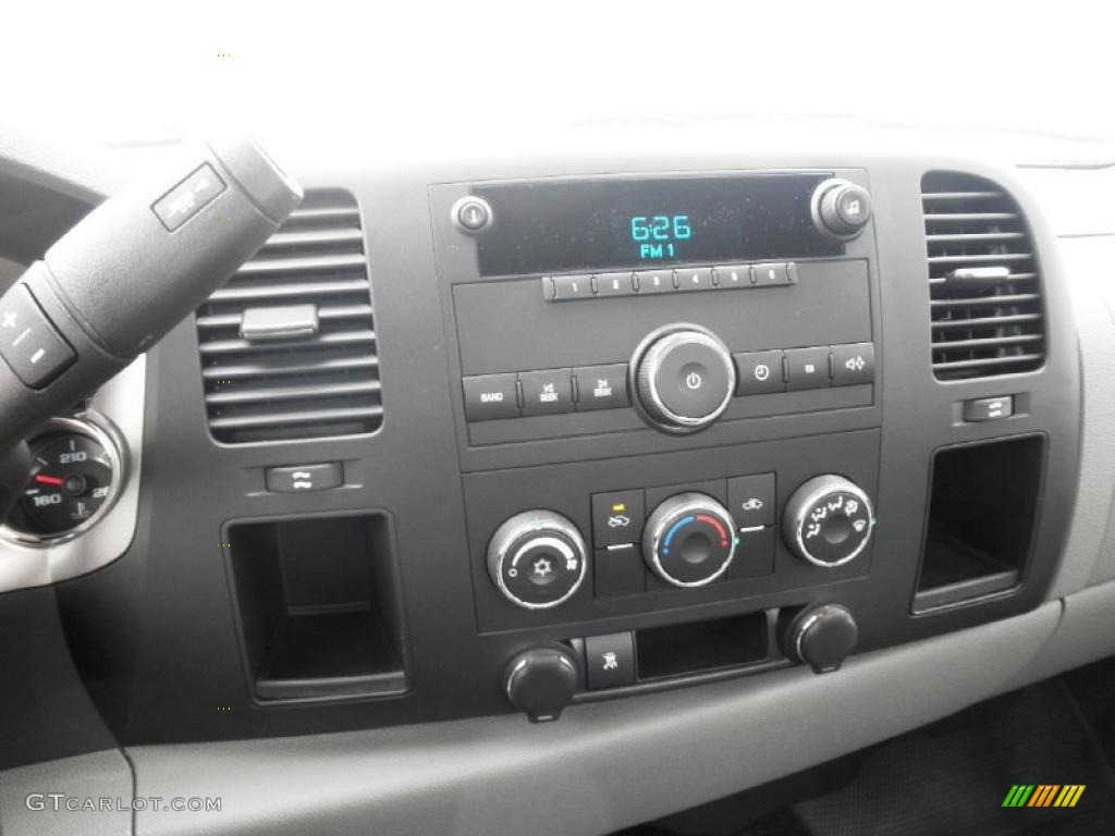 2011 GMC Sierra 2500HD Work Truck Regular Cab Chassis Controls Photo #47346389