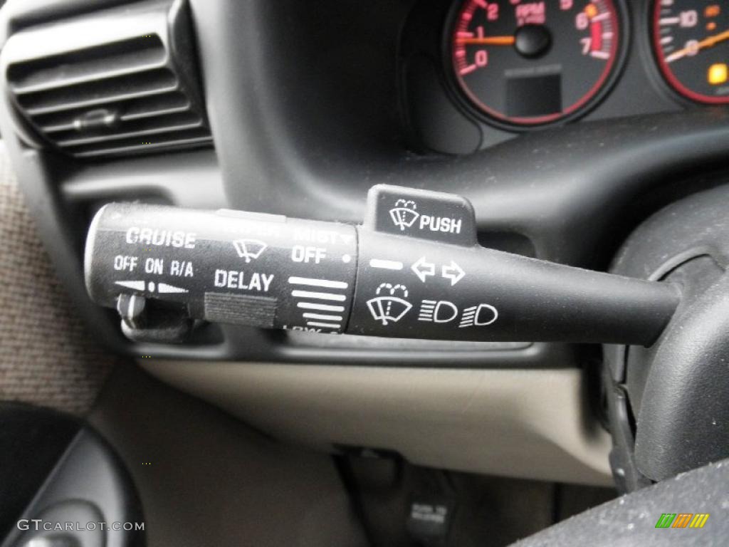 2002 Pontiac Montana Standard Montana Model Controls Photo #47347123