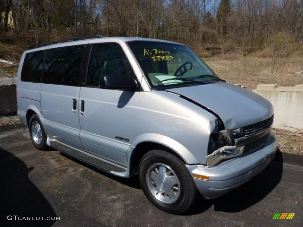 2000 Astro Passenger Van - Silvermist Metallic / Medium Gray photo #1