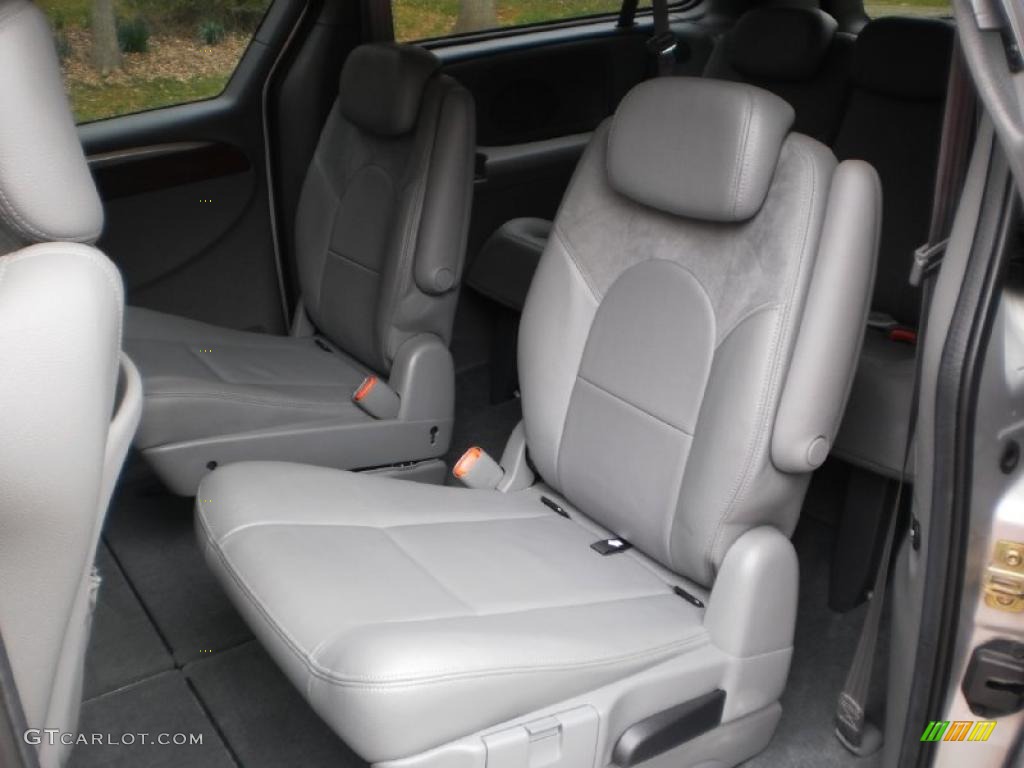 2005 Chrysler Town & Country Limited interior Photo #47348441