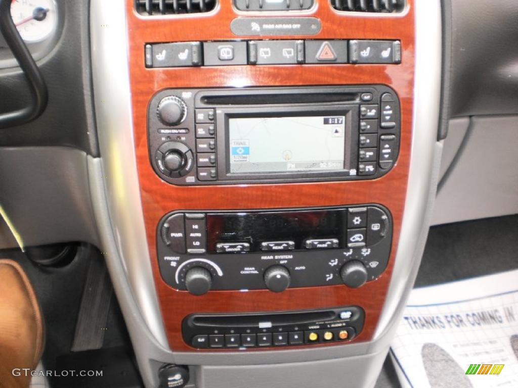 2005 Chrysler Town & Country Limited Controls Photos