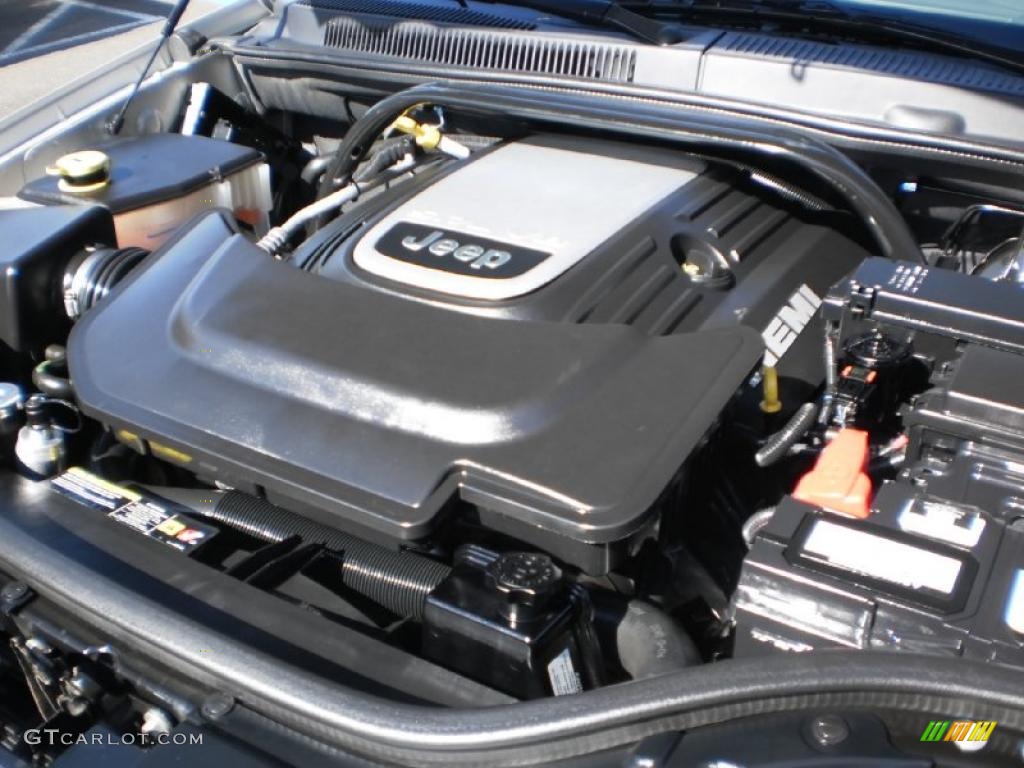 2007 Jeep Grand Cherokee Overland 4x4 5.7 Liter HEMI OHV 16-Valve V8 Engine Photo #47348717