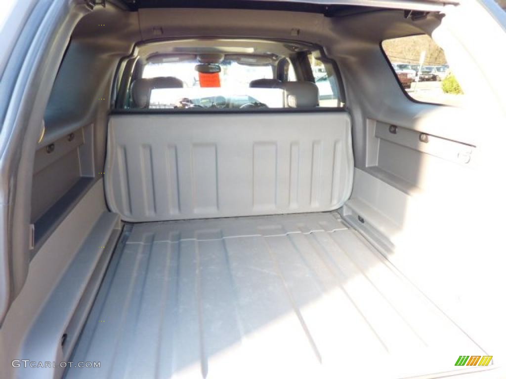 2004 GMC Envoy XUV SLT 4x4 Trunk Photo #47349827
