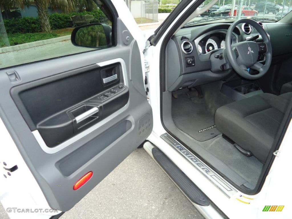 Slate Interior 2007 Mitsubishi Raider LS Double Cab Photo #47352428