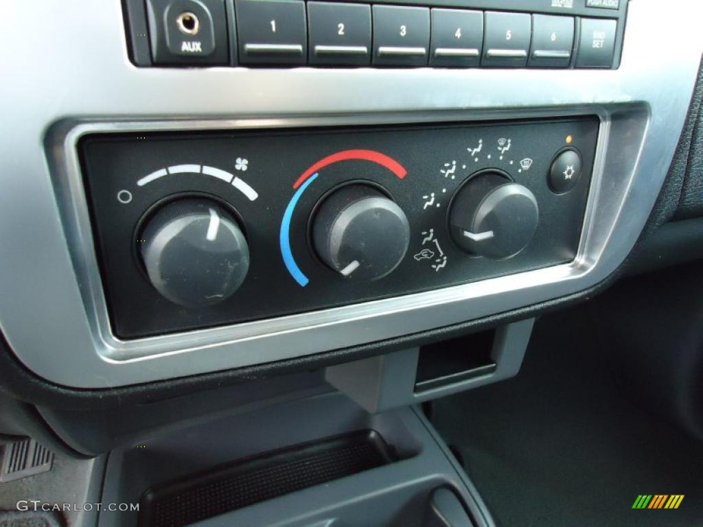 2007 Mitsubishi Raider LS Double Cab Controls Photo #47352844