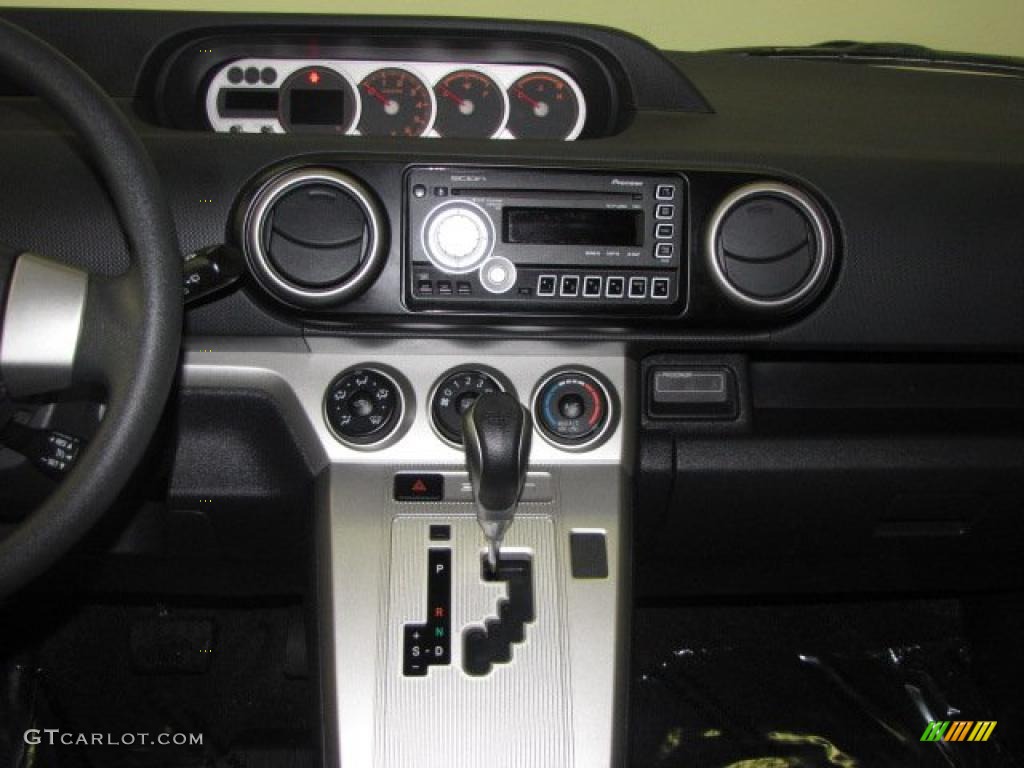 2010 Scion xB Release Series 7.0 Controls Photo #47354129