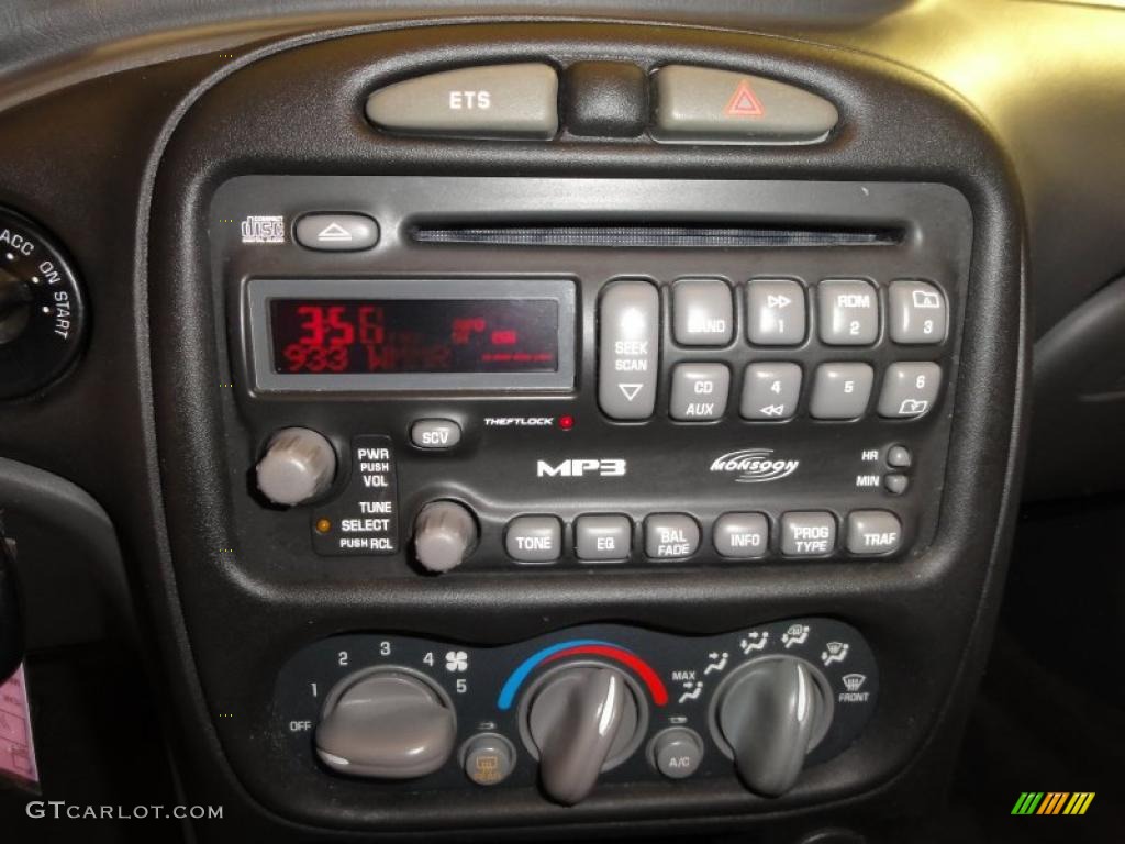 2004 Pontiac Grand Am GT Sedan Controls Photo #47354855