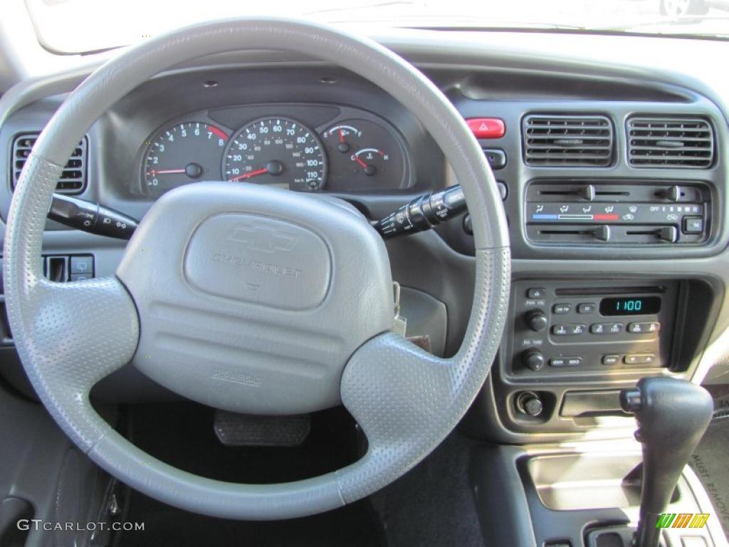 2003 Chevrolet Tracker 4WD Hard Top Medium Gray Steering Wheel Photo #47356406