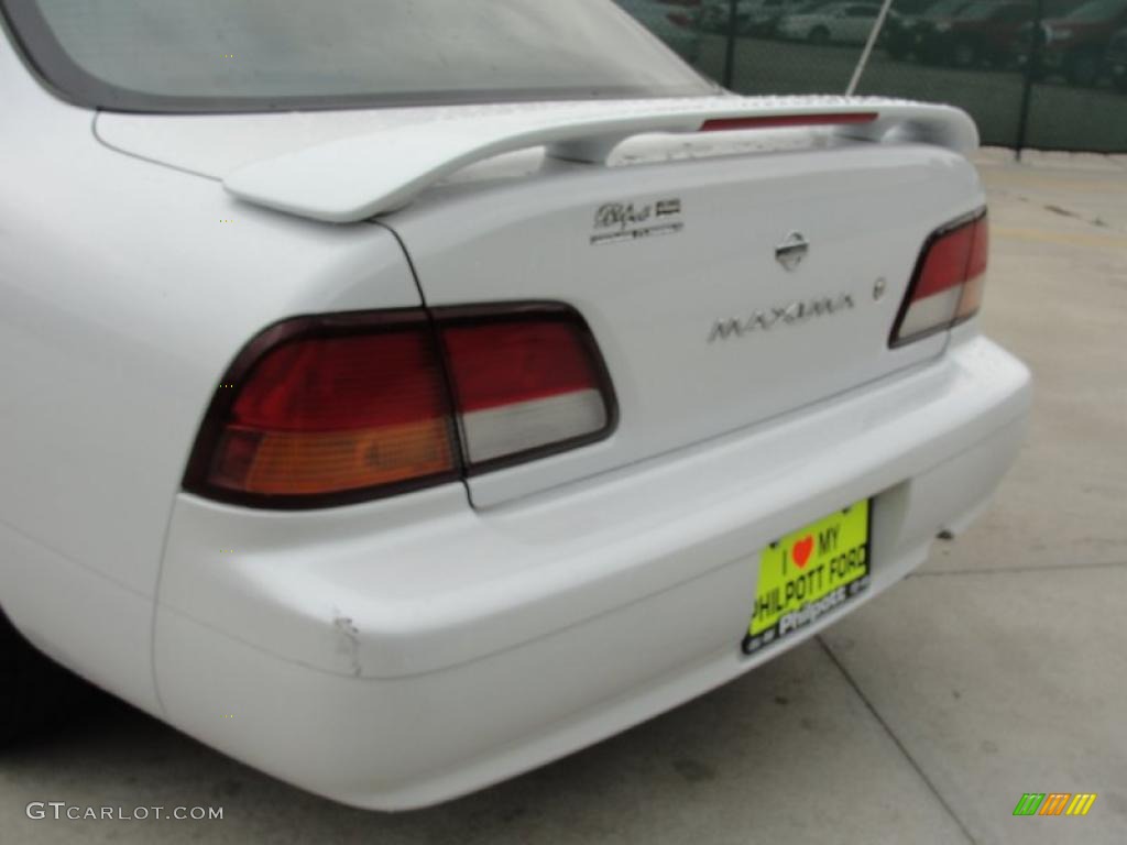 1998 Maxima GLE - Arctic White Pearl Metallic / Beige photo #20