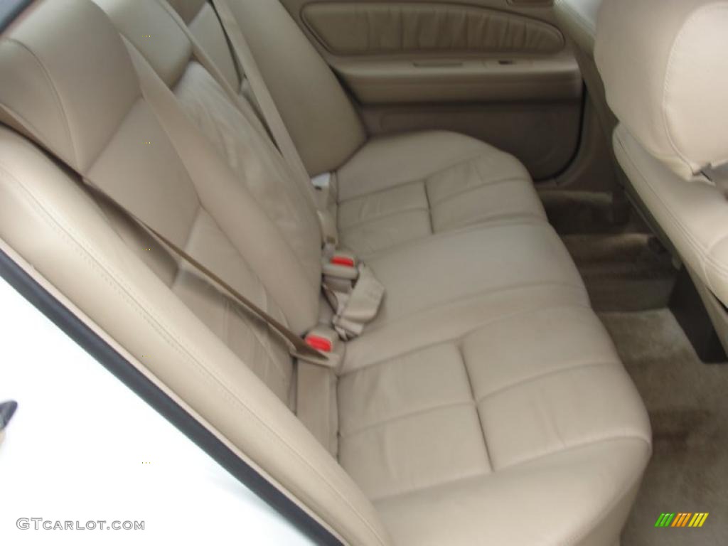 Beige Interior 1998 Nissan Maxima GLE Photo #47358407