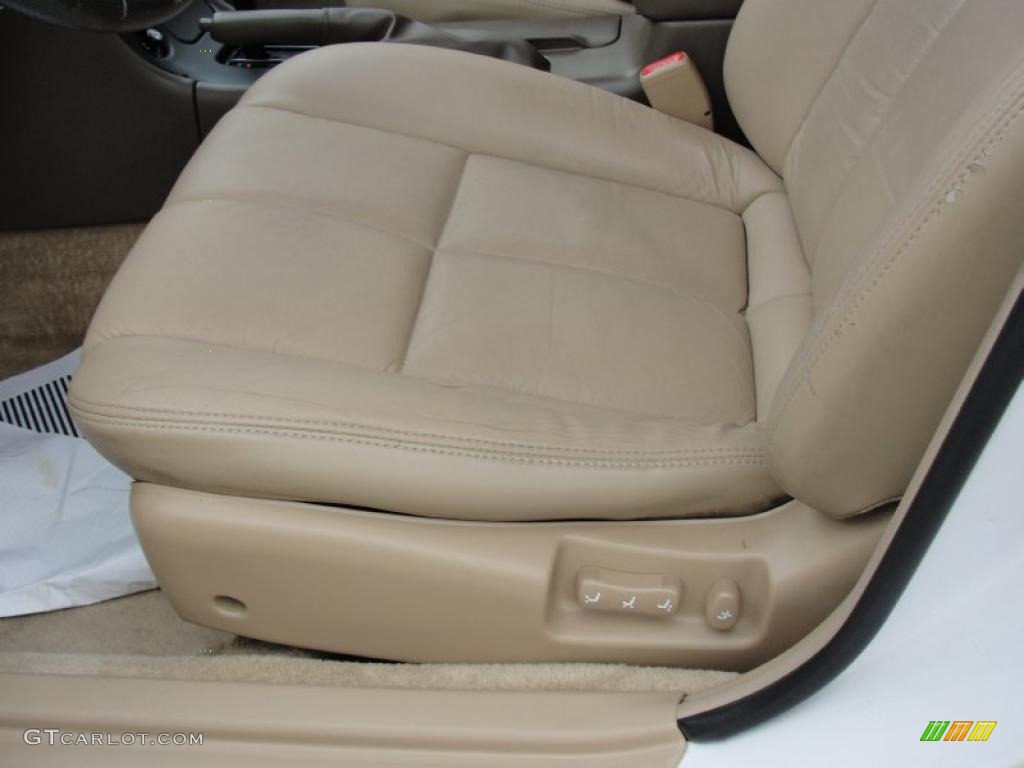 1998 Maxima GLE - Arctic White Pearl Metallic / Beige photo #32