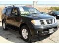 Super Black - Pathfinder SE 4x4 Photo No. 3