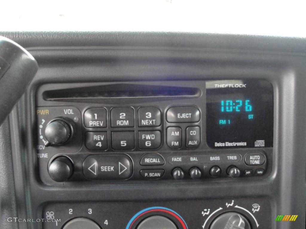 2002 GMC Sierra 2500HD SLT Crew Cab 4x4 Controls Photo #47360571