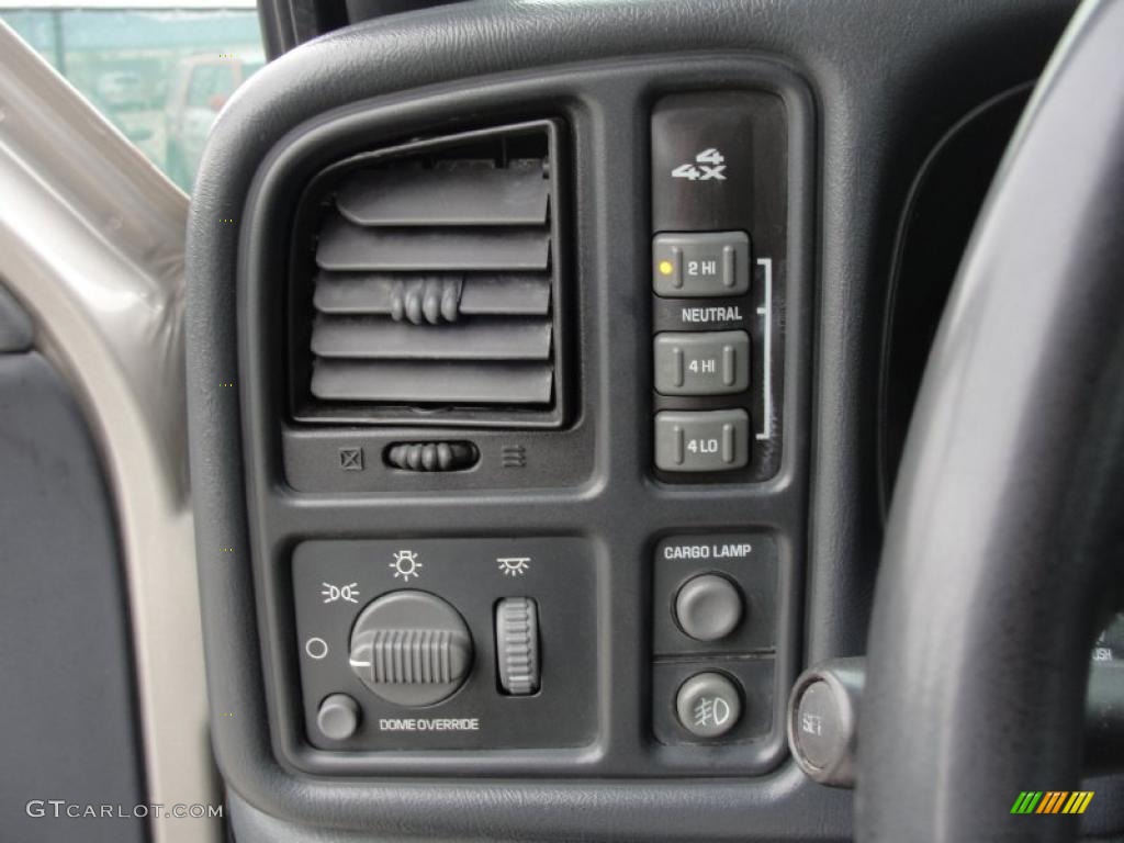 2002 GMC Sierra 2500HD SLT Crew Cab 4x4 Controls Photo #47360660
