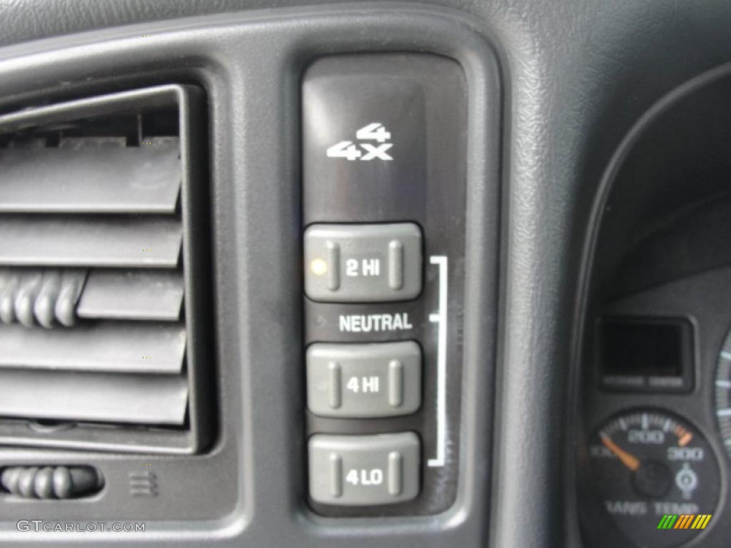 2002 GMC Sierra 2500HD SLT Crew Cab 4x4 Controls Photo #47360678
