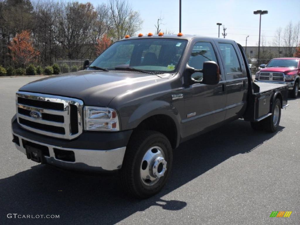 2006 F350 Super Duty XLT Crew Cab 4x4 Chassis - Dark Shadow Grey Metallic / Dark Flint photo #1