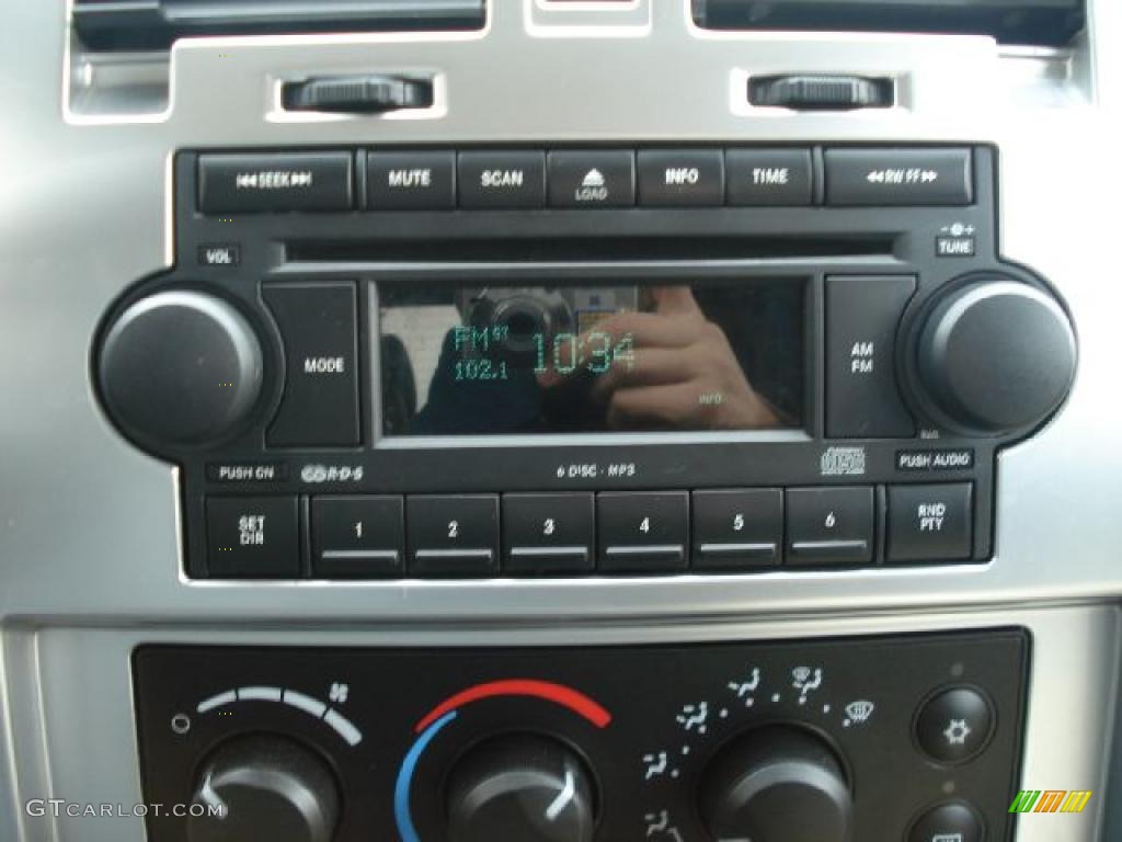 2005 Dodge Dakota Laramie Quad Cab Controls Photo #47361533