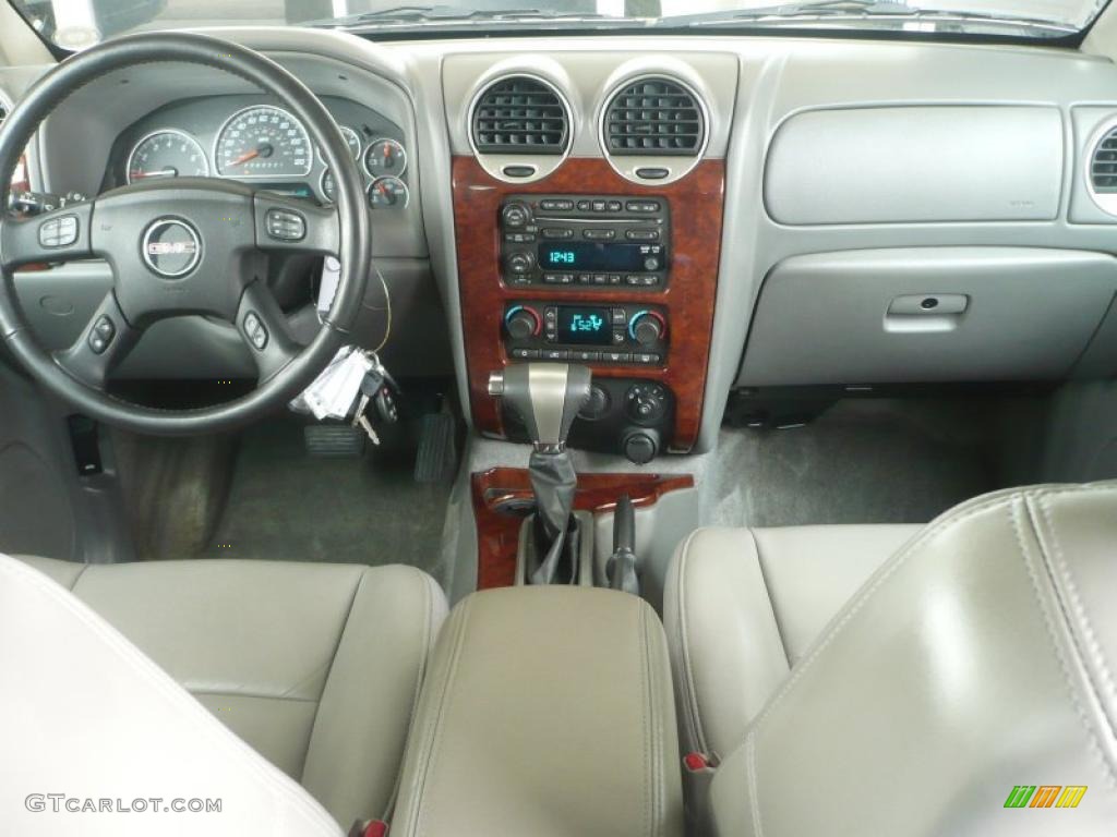 2008 GMC Envoy SLT 4x4 Light Gray Dashboard Photo #47362040