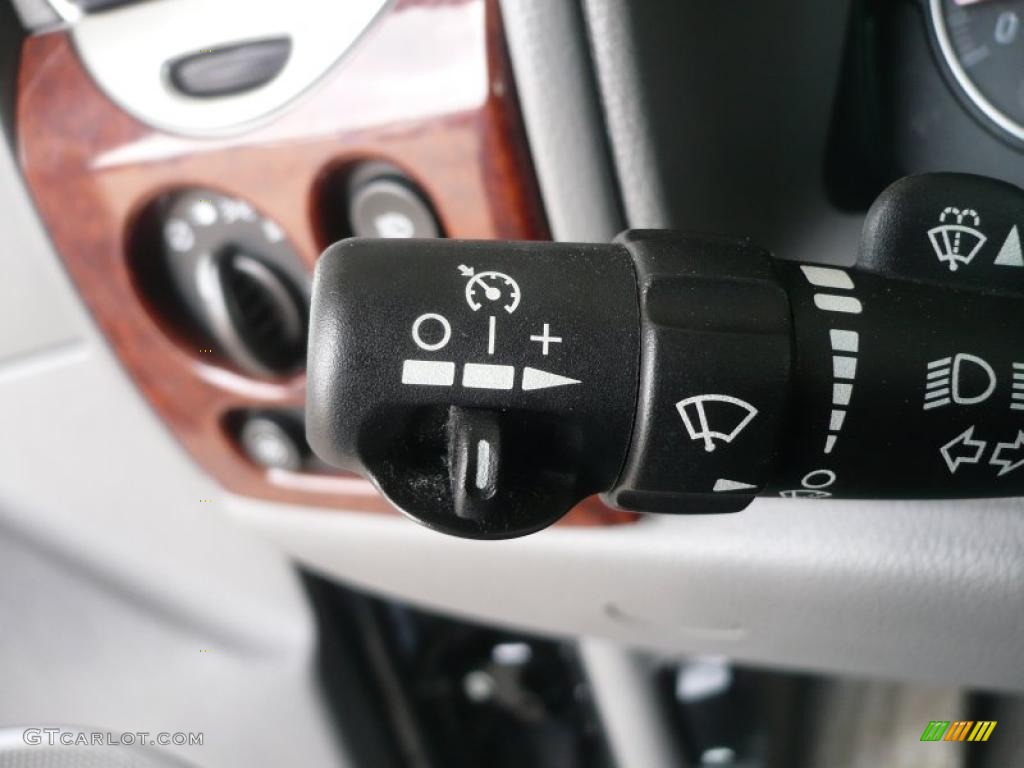 2008 GMC Envoy SLT 4x4 Controls Photo #47362139